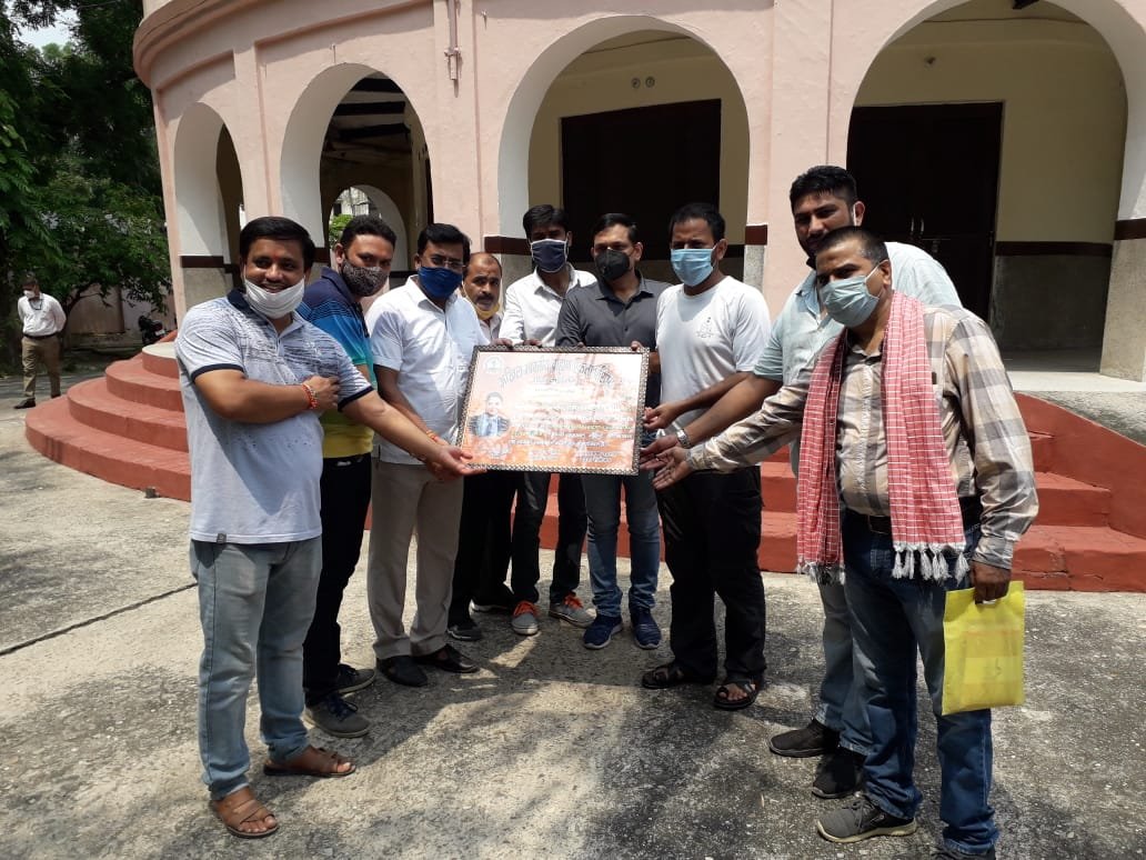 अ.भा.ब्रा.ए.प. ने आईएएस अधिकारी को  किया सम्मानित