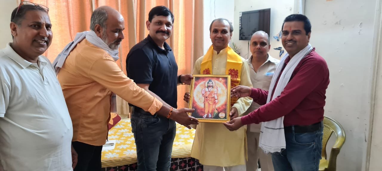 रेलवे की परामर्श समिति का सदस्य मनोनीत होने पर किया सम्मानित