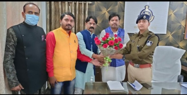अखिल भारतीय ब्राह्मण एकता परिषद जिला कटनी की टीम ने नवागत  पुलिस अधीक्षक महो