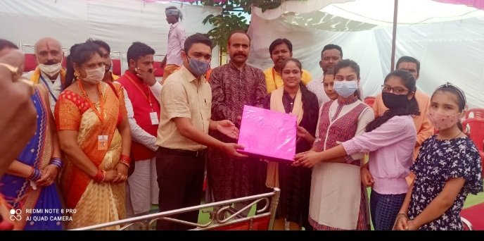 अखिल भारतीय ब्राह्मण एकता परिषद द्वारा बेटी बचाओ बेटी पढ़ाओ एवं बेटियों को 